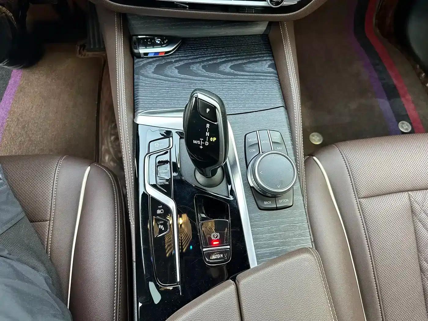 BMW 5 Series PHEV 2021 535Le M Sport Package — миниатюра 21