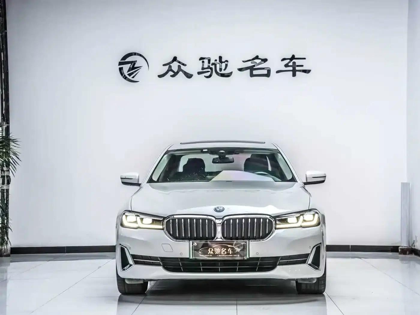 BMW 5 Series PHEV 2022 Facelift 535Le Luxury Package — миниатюра 1