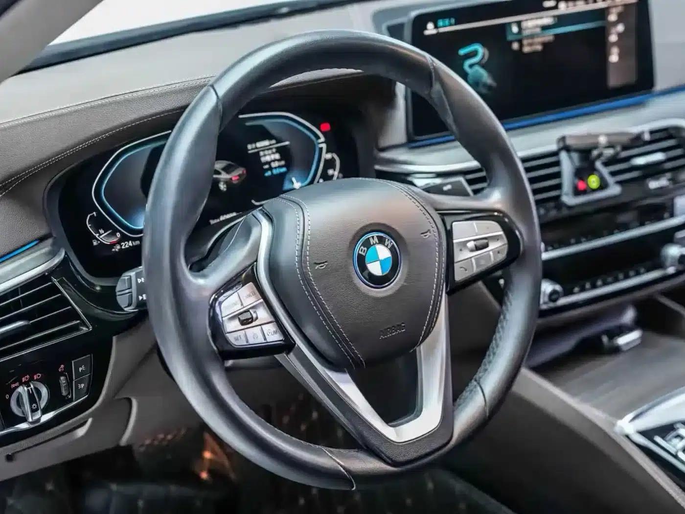 BMW 5 Series PHEV 2022 Facelift 535Le Luxury Package — миниатюра 3