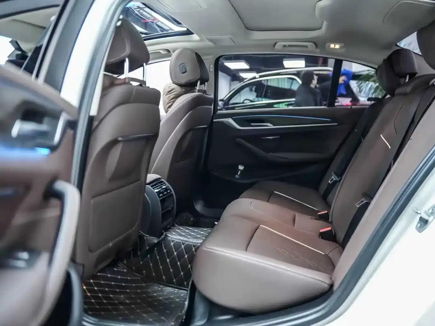 BMW 5 Series PHEV 2022 Facelift 535Le Luxury Package — миниатюра 6