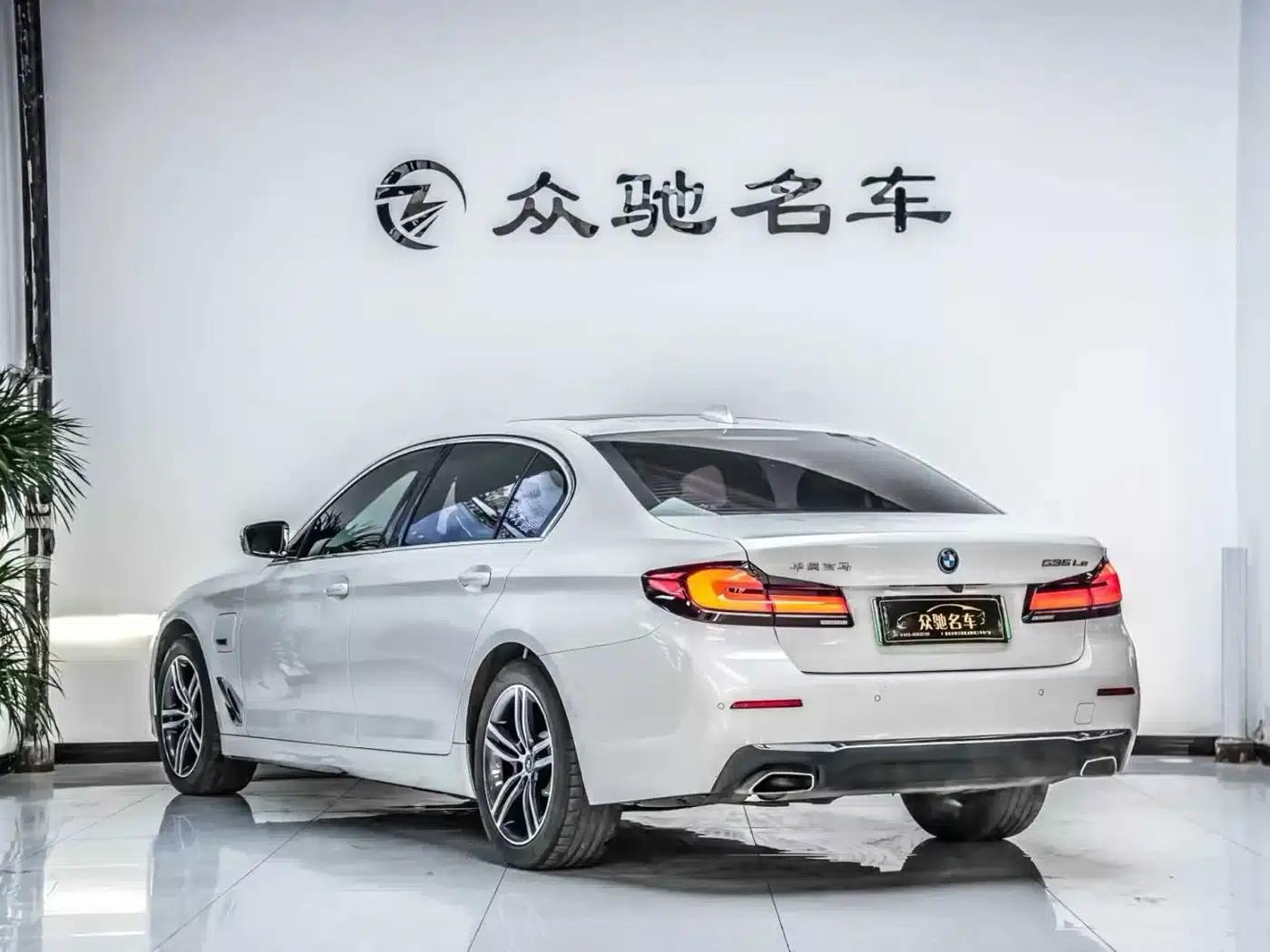BMW 5 Series PHEV 2022 Facelift 535Le Luxury Package — миниатюра 9