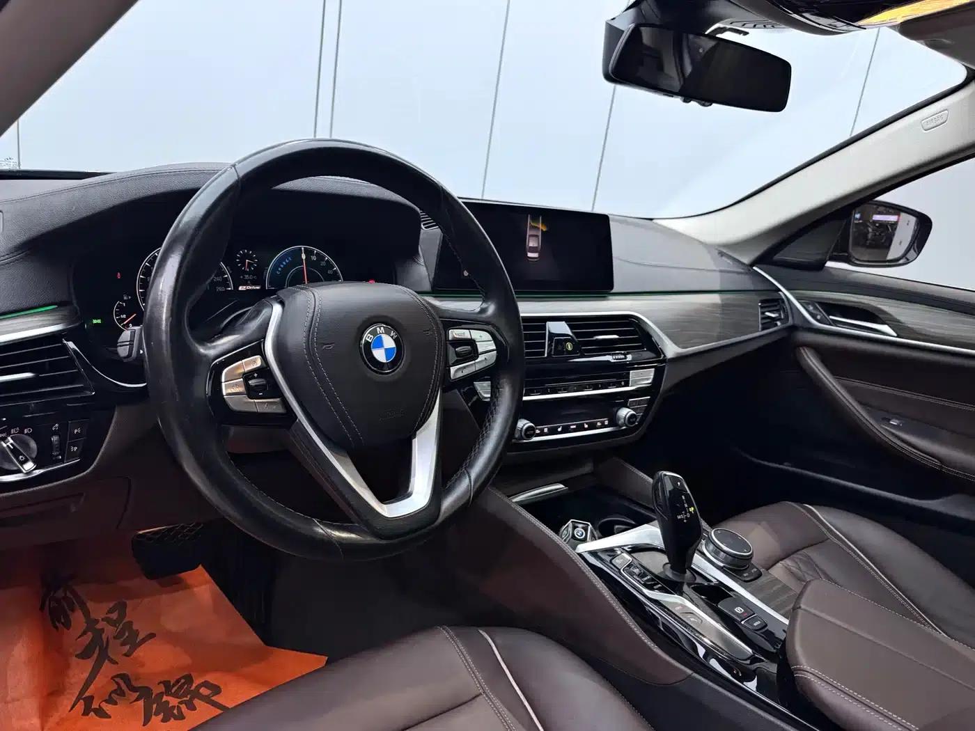 BMW 5 Series PHEV 2019 530Le Luxury Package — миниатюра 20