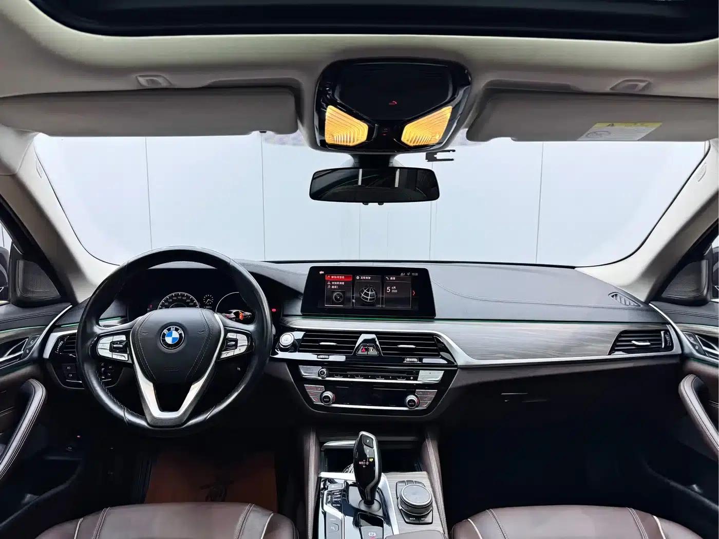 BMW 5 Series PHEV 2019 530Le Luxury Package — миниатюра 3
