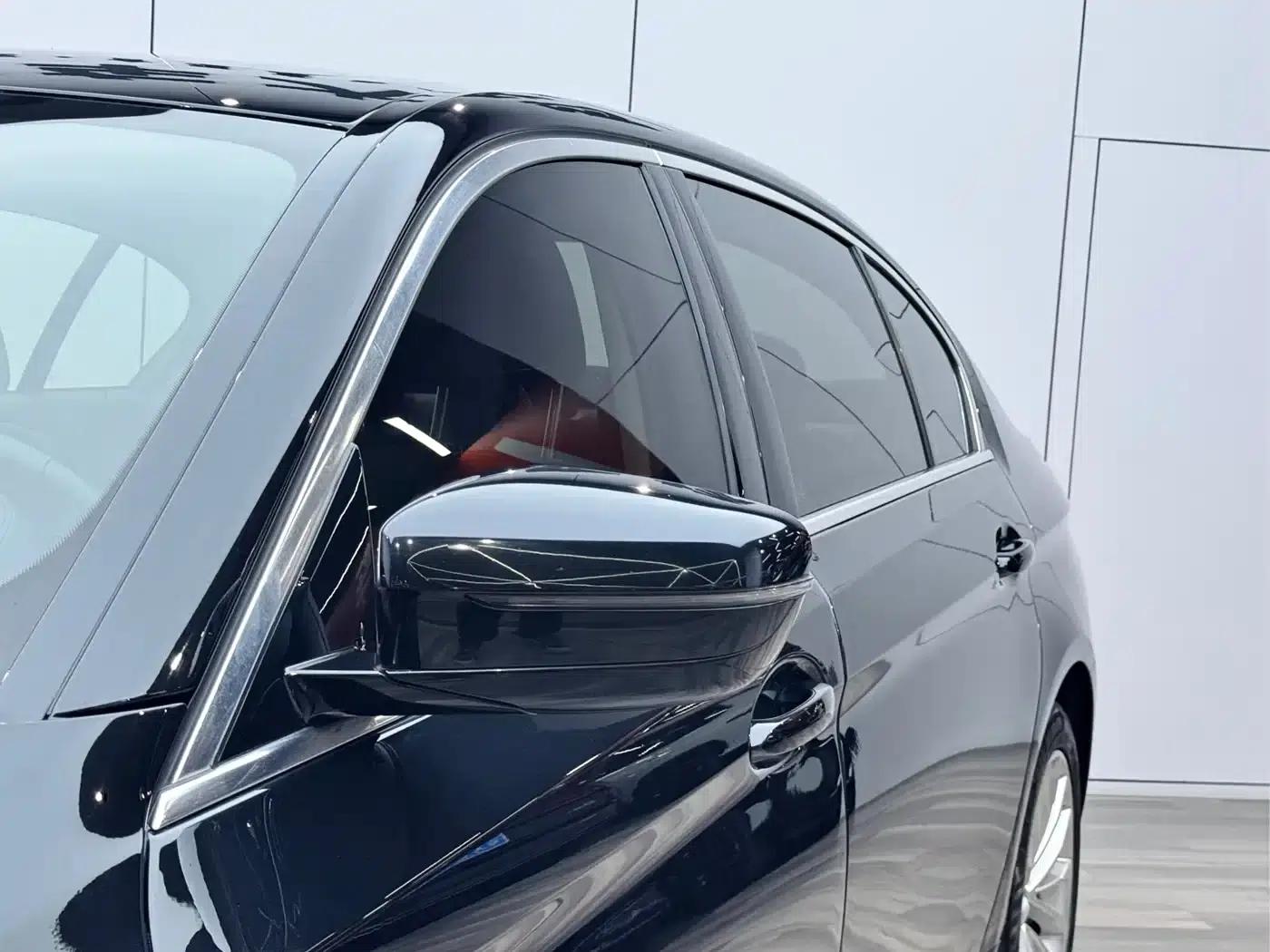 BMW 5 Series PHEV 2019 530Le Luxury Package — миниатюра 9