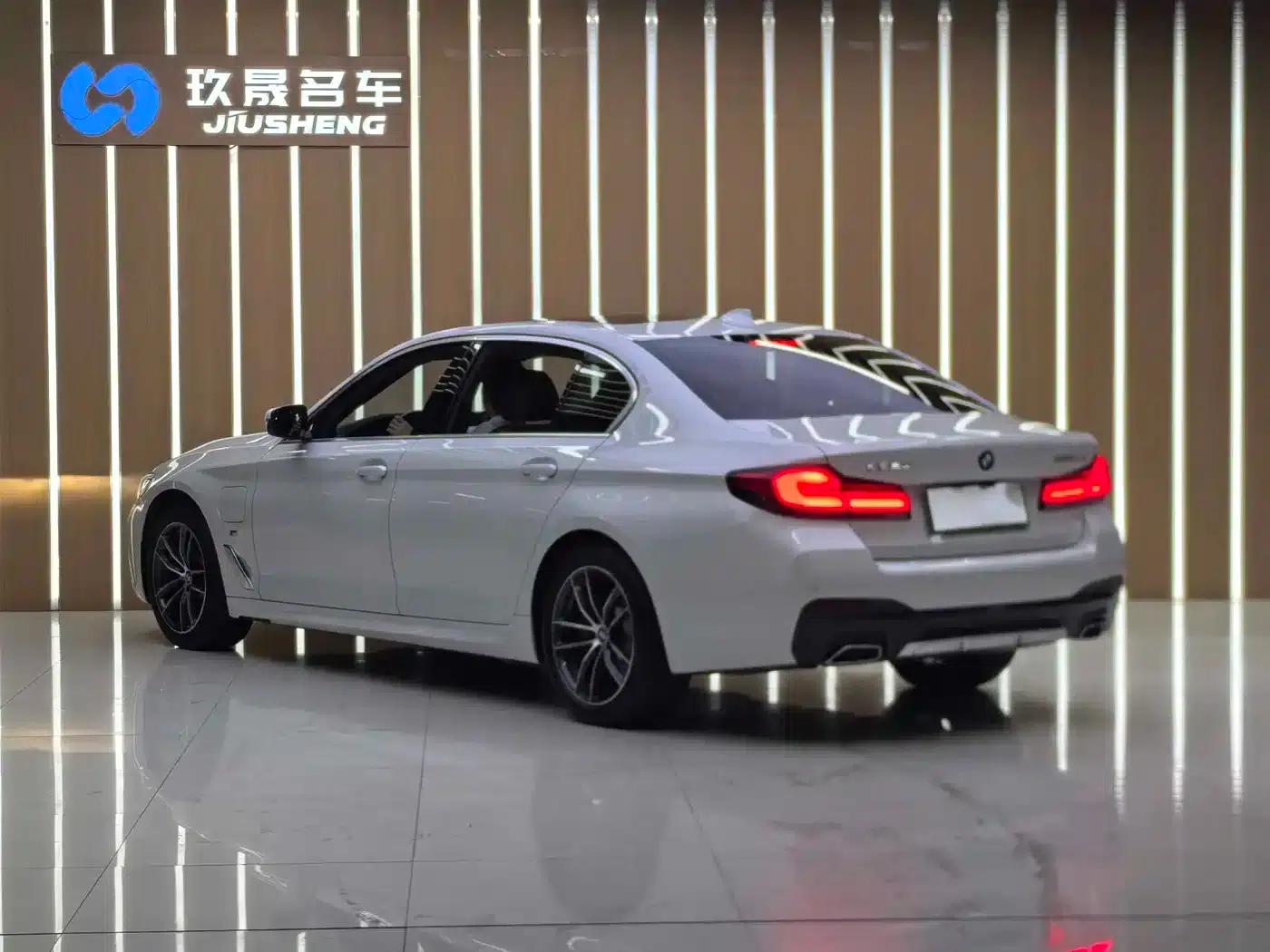 BMW 5 Series PHEV 2021 Facelift 535Le M Sport Package — миниатюра 4