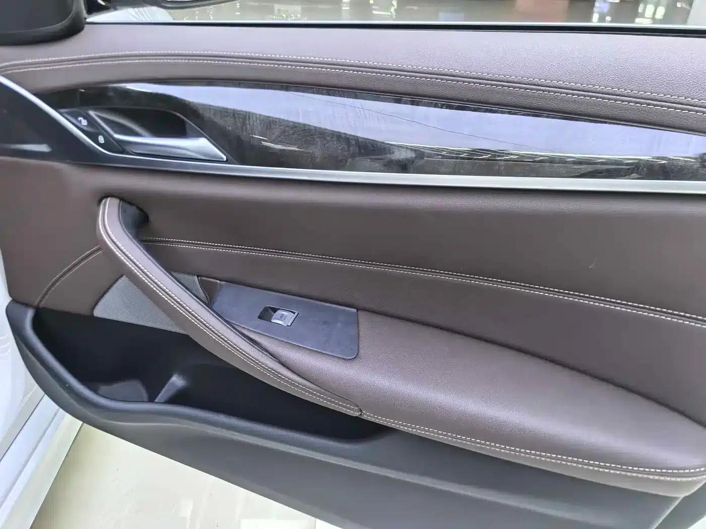 BMW 5 Series PHEV 2021 Facelift 535Le M Sport Package — миниатюра 8