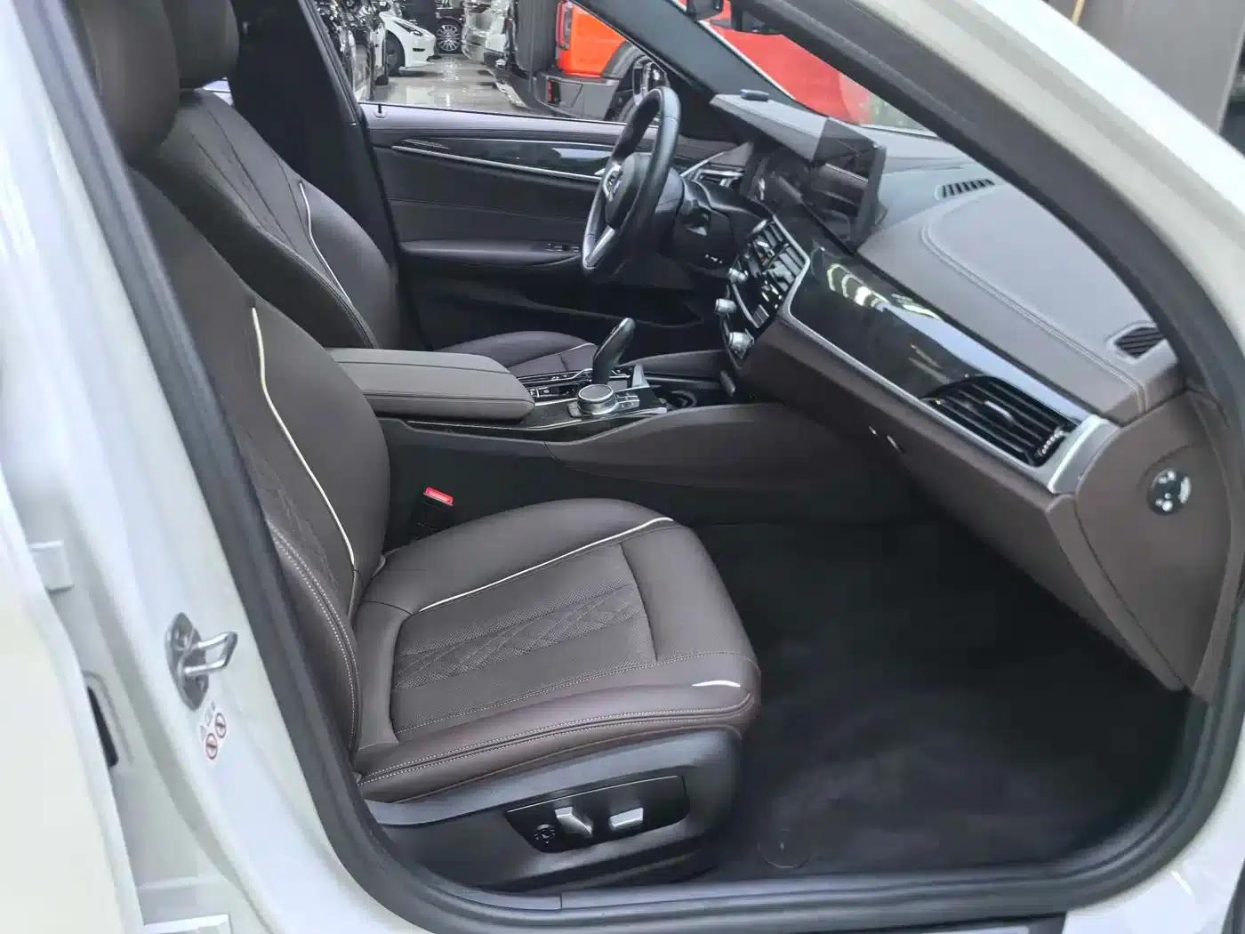 BMW 5 Series PHEV 2021 Facelift 535Le M Sport Package — миниатюра 9