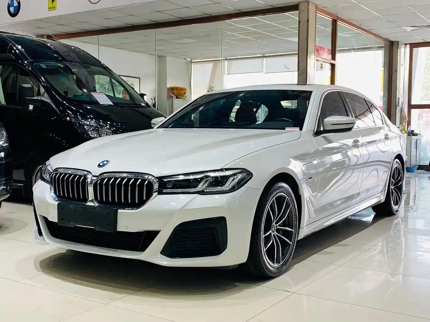 BMW 5 Series PHEV 2021 535Le M Sport Package — миниатюра 1