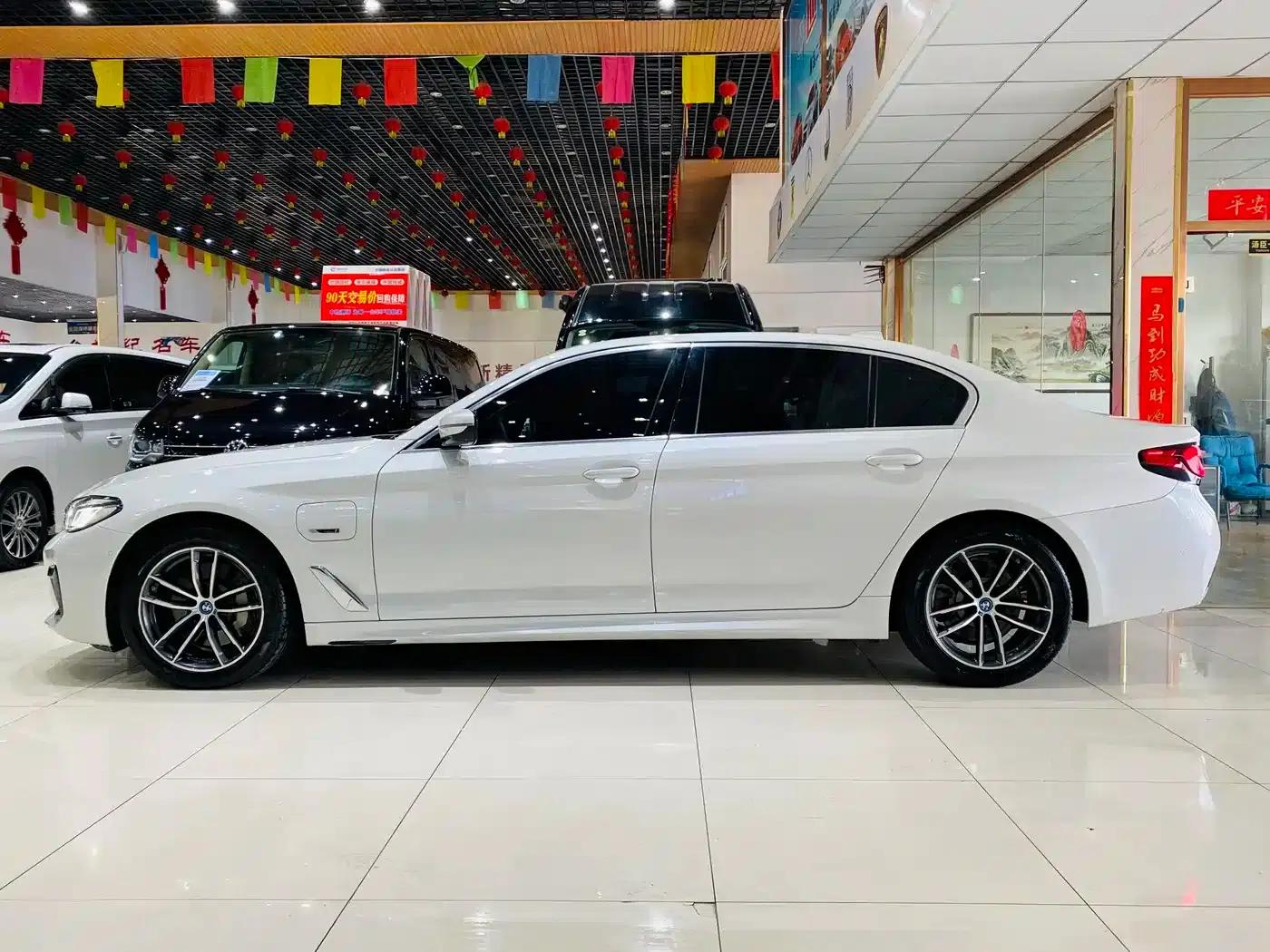 BMW 5 Series PHEV 2021 535Le M Sport Package — миниатюра 14