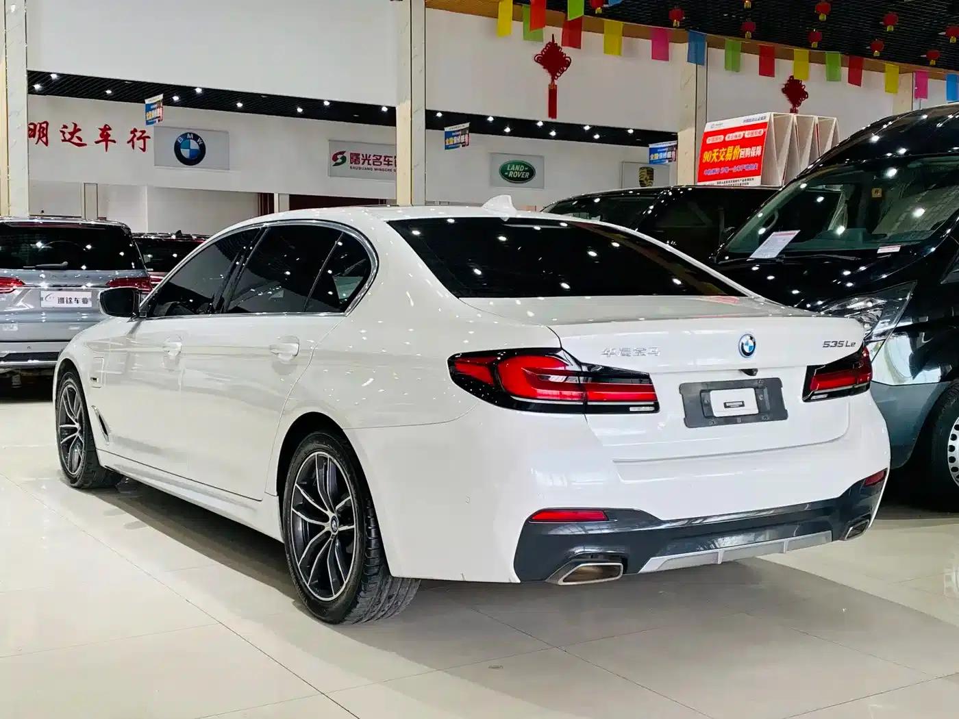 BMW 5 Series PHEV 2021 535Le M Sport Package — миниатюра 16