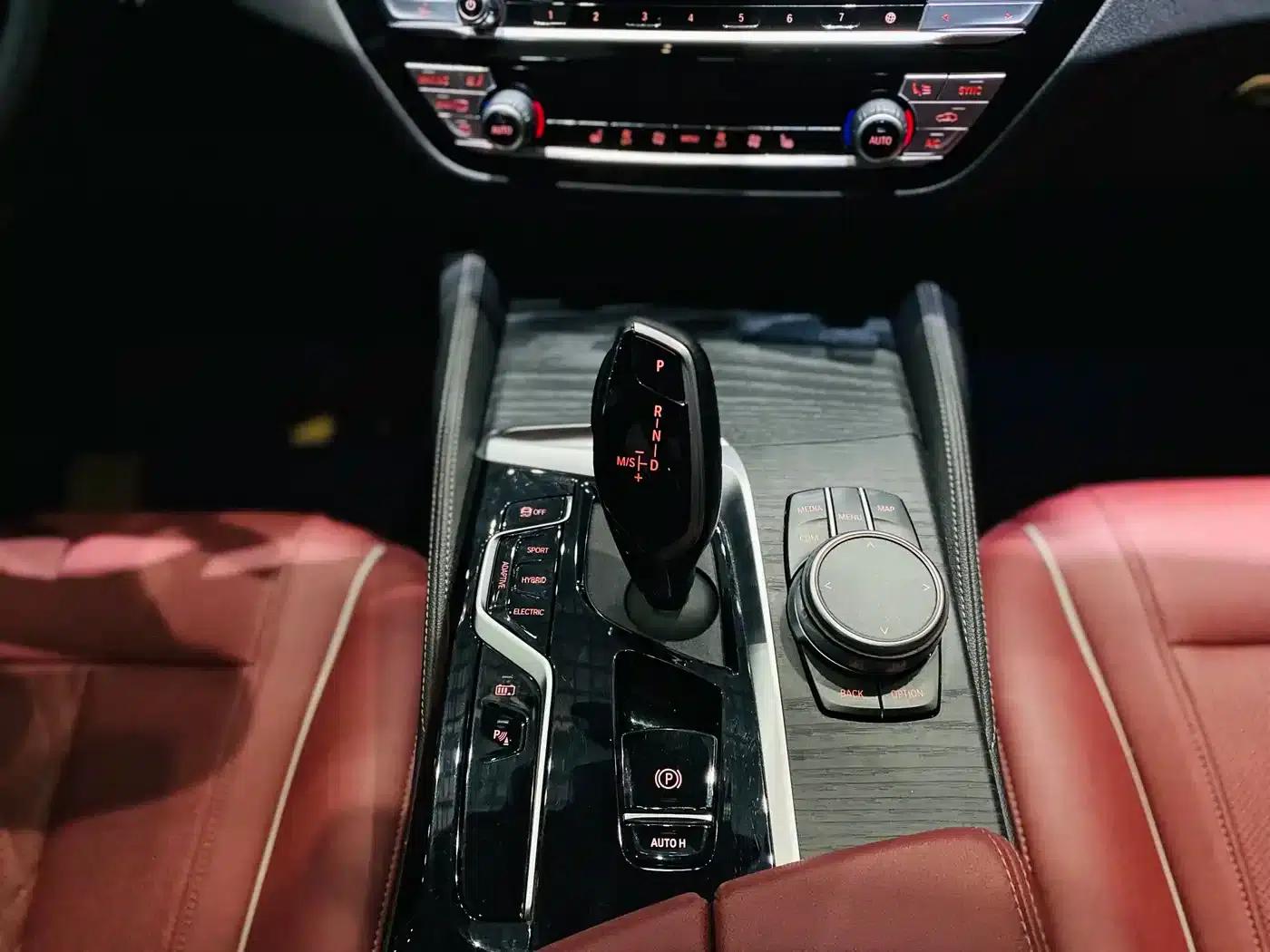 BMW 5 Series PHEV 2021 535Le M Sport Package — миниатюра 7