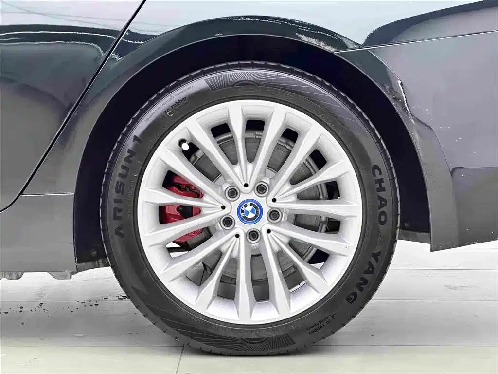BMW 5 Series PHEV 2019 Facelift 530Le Luxury Package — миниатюра 17