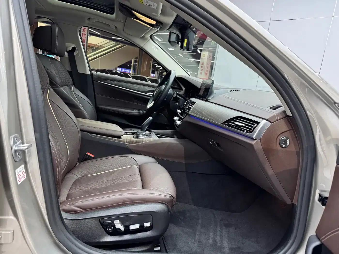 BMW 5 Series PHEV 2020 530Le Pioneer Edition — миниатюра 12