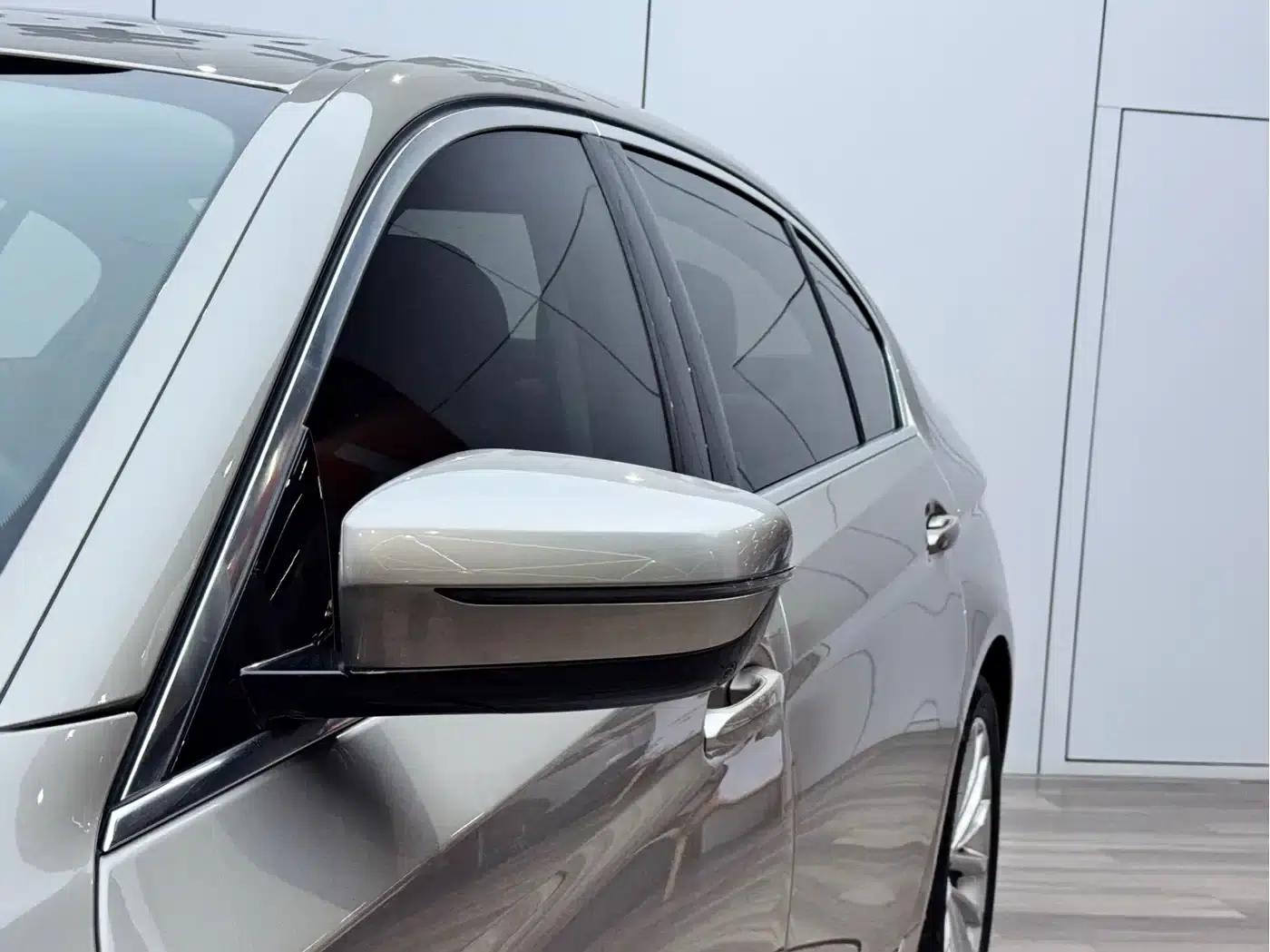 BMW 5 Series PHEV 2020 530Le Pioneer Edition — миниатюра 3