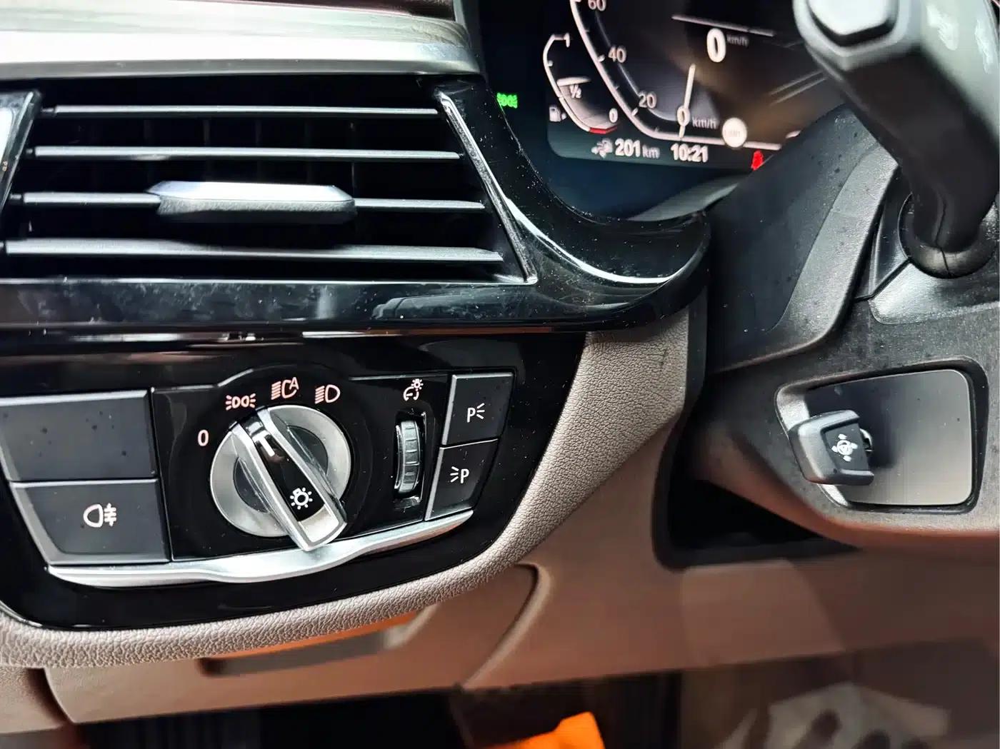 BMW 5 Series PHEV 2020 530Le Pioneer Edition — миниатюра 29