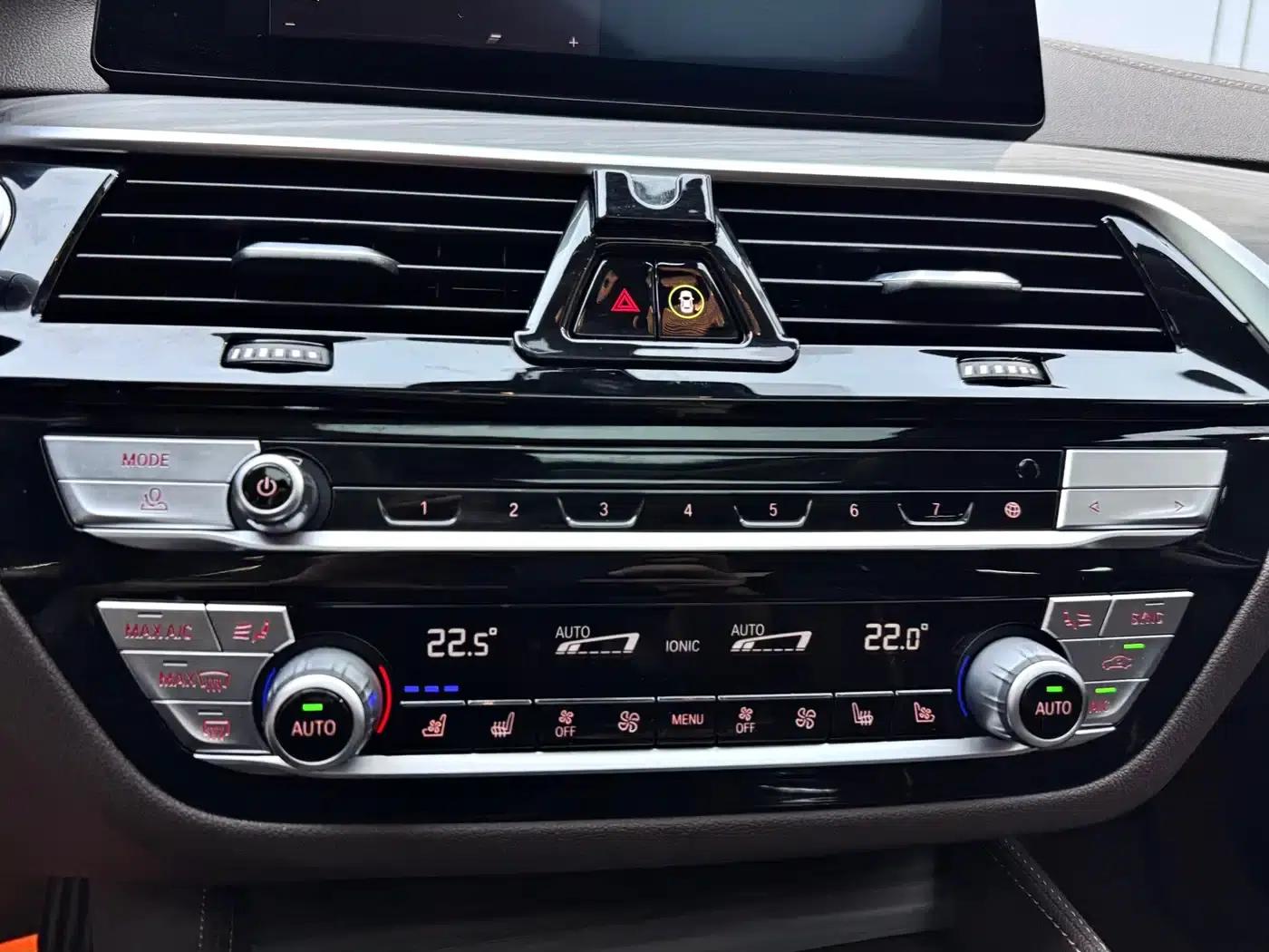 BMW 5 Series PHEV 2020 530Le Pioneer Edition — миниатюра 9