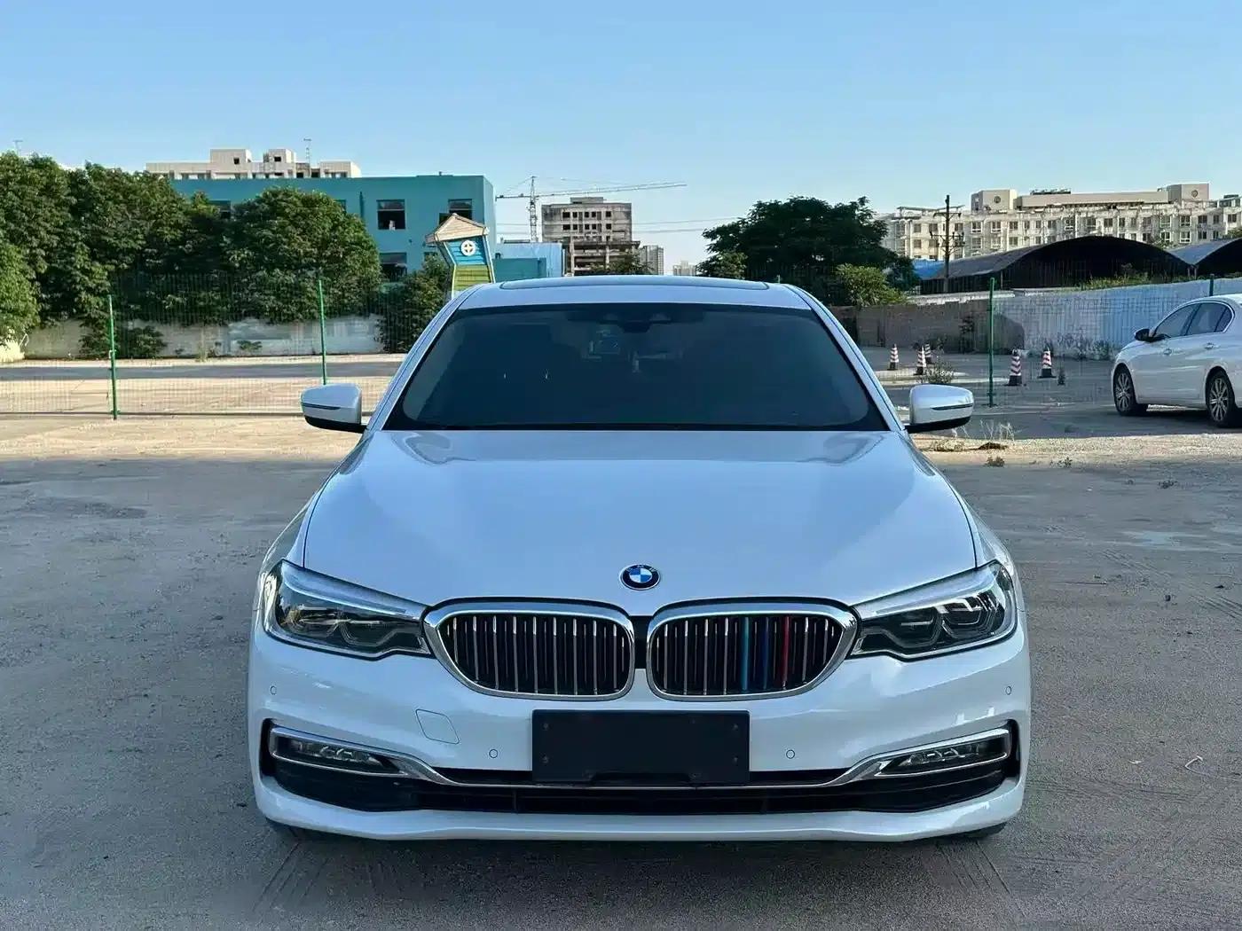 BMW 5 Series PHEV 2018 530Le Luxury Package — миниатюра 1