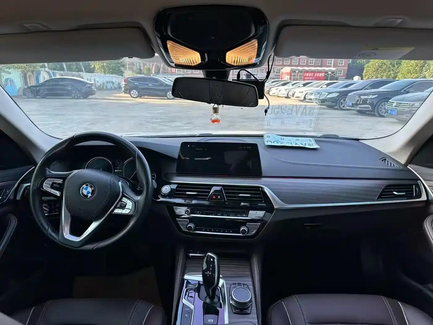 BMW 5 Series PHEV 2018 530Le Luxury Package — миниатюра 5