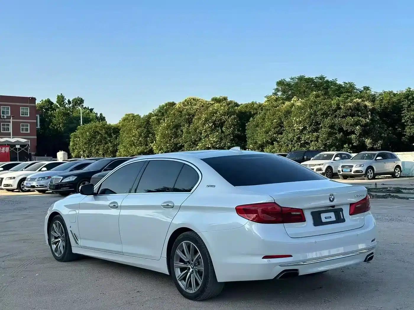 BMW 5 Series PHEV 2018 530Le Luxury Package — миниатюра 7