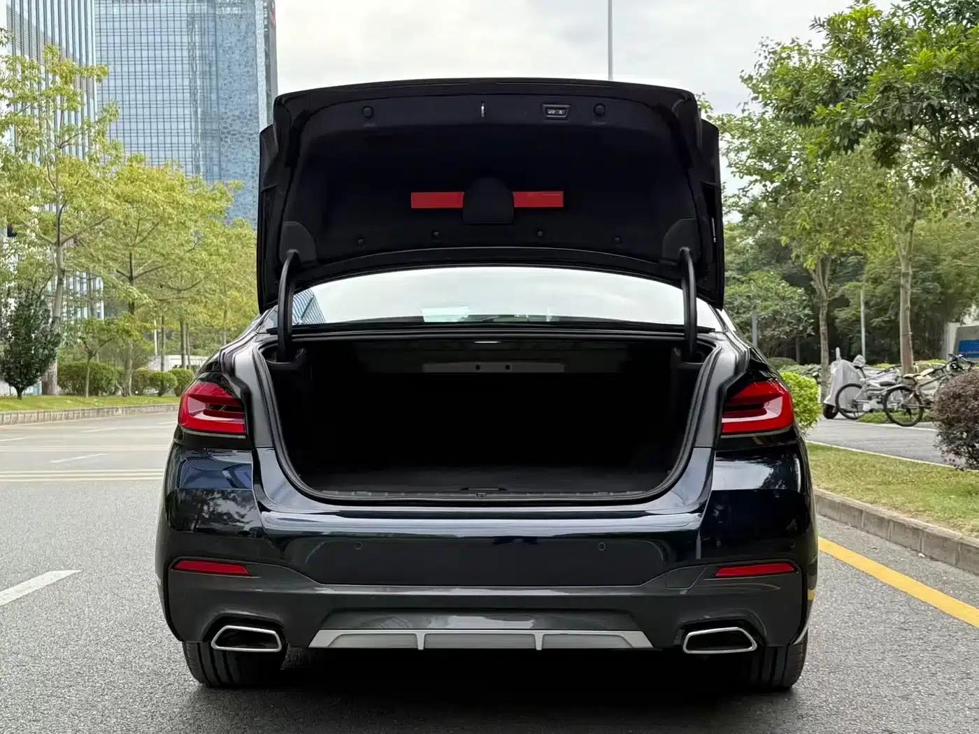 BMW 5 Series PHEV 2022 Facelift 535Le M Sport Package — миниатюра 15