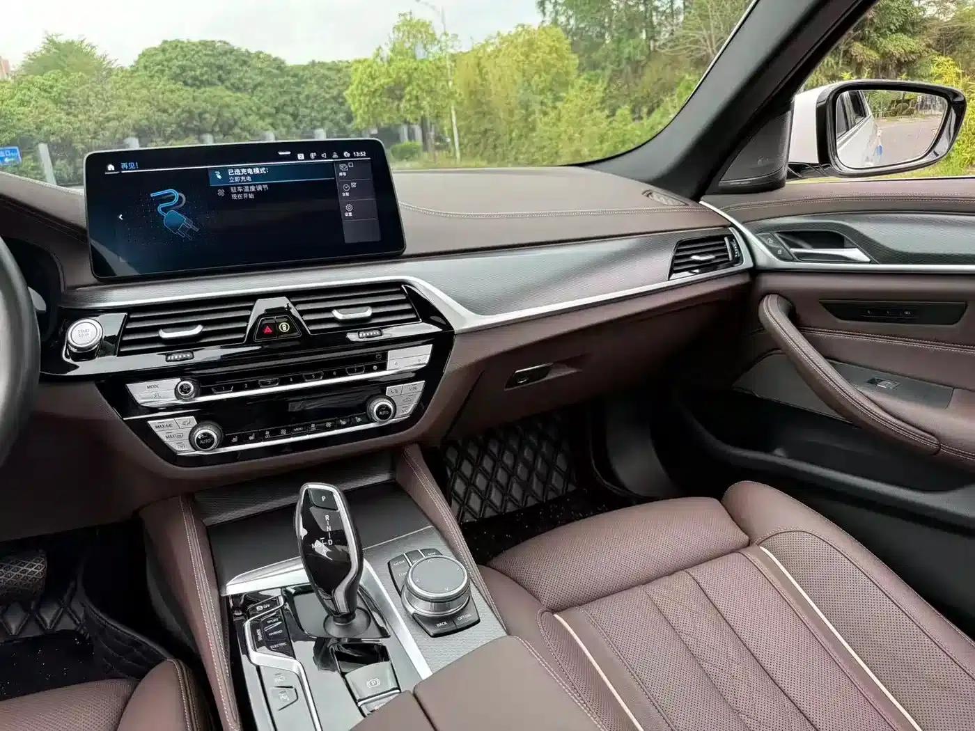 BMW 5 Series PHEV 2021 535Le Pioneer Edition M Sport Package — миниатюра 10