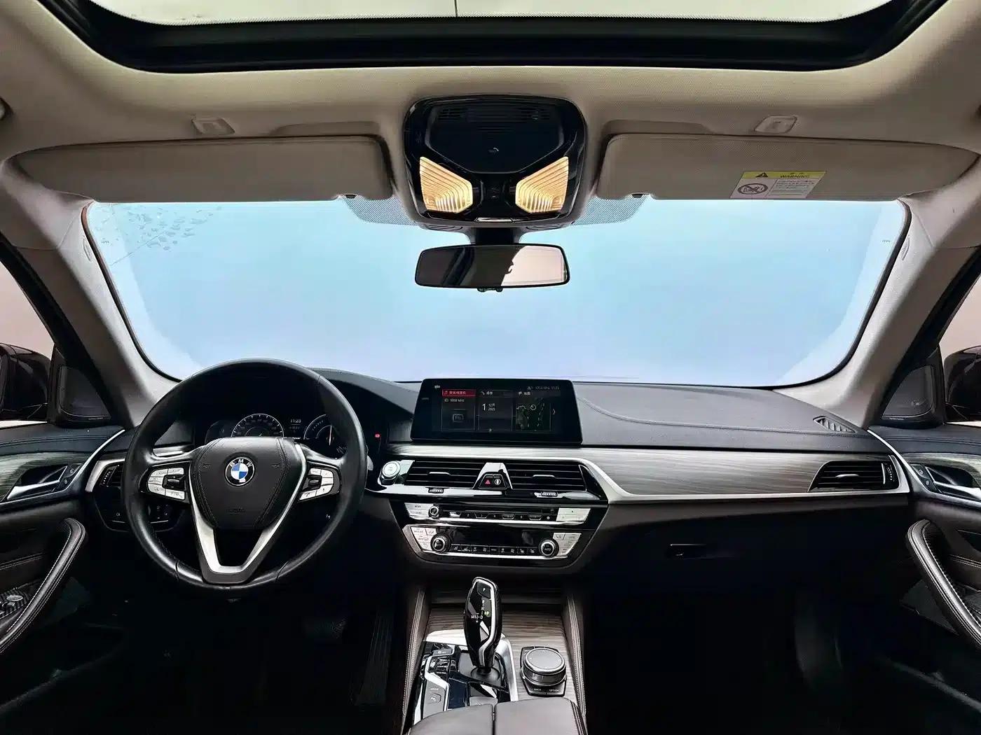 BMW 5 Series PHEV 2019 Facelift 530Le Pioneer Edition — миниатюра 17