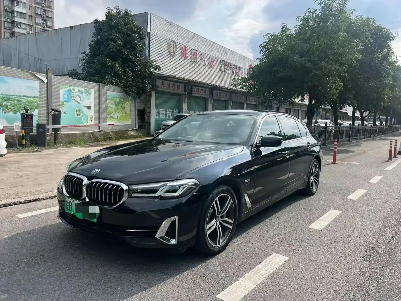 BMW 5 Series PHEV 2022 535Le Luxury Package — миниатюра 1
