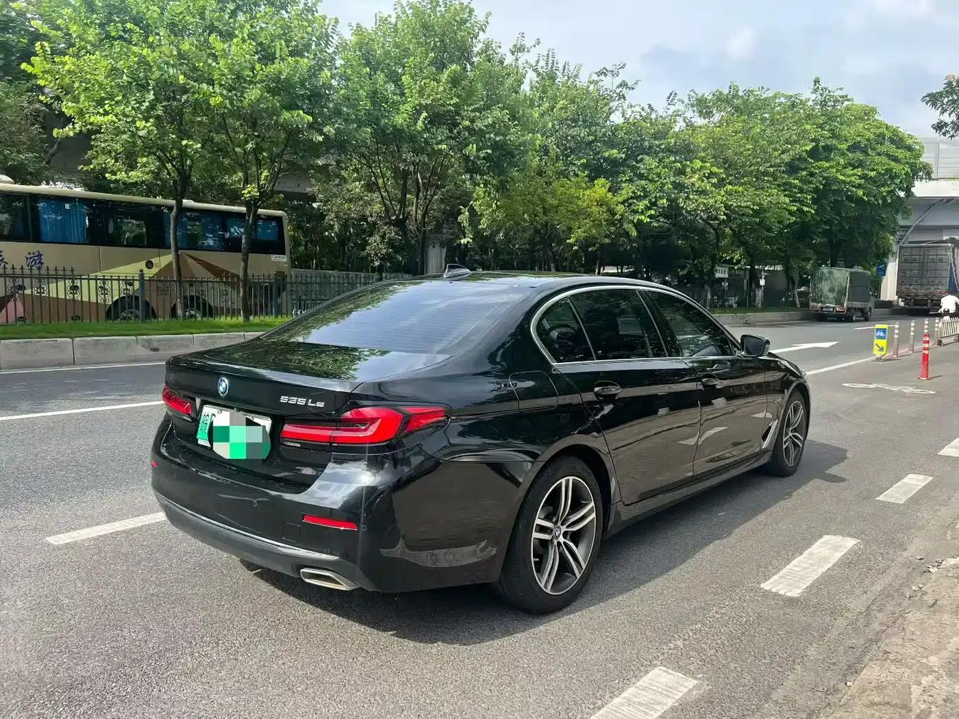 BMW 5 Series PHEV 2022 535Le Luxury Package — миниатюра 4