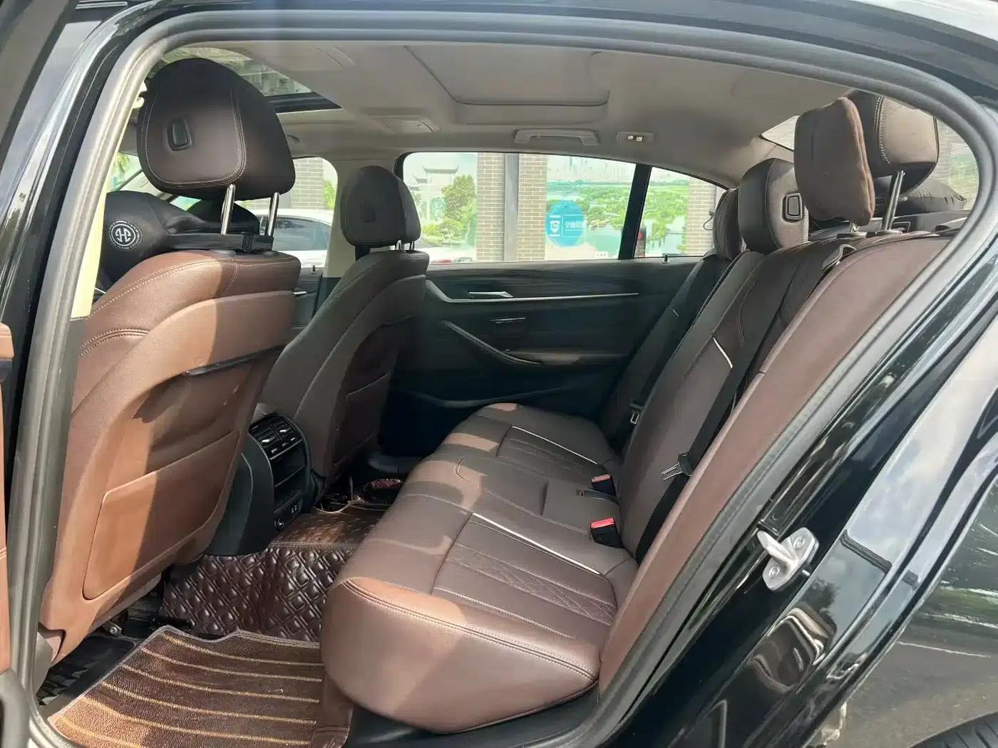 BMW 5 Series PHEV 2022 535Le Luxury Package — миниатюра 7