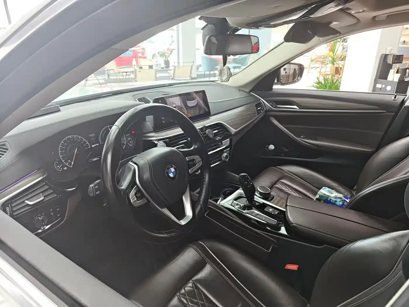 BMW 5 Series PHEV 2019 Facelift 530Le Luxury Package — миниатюра 5