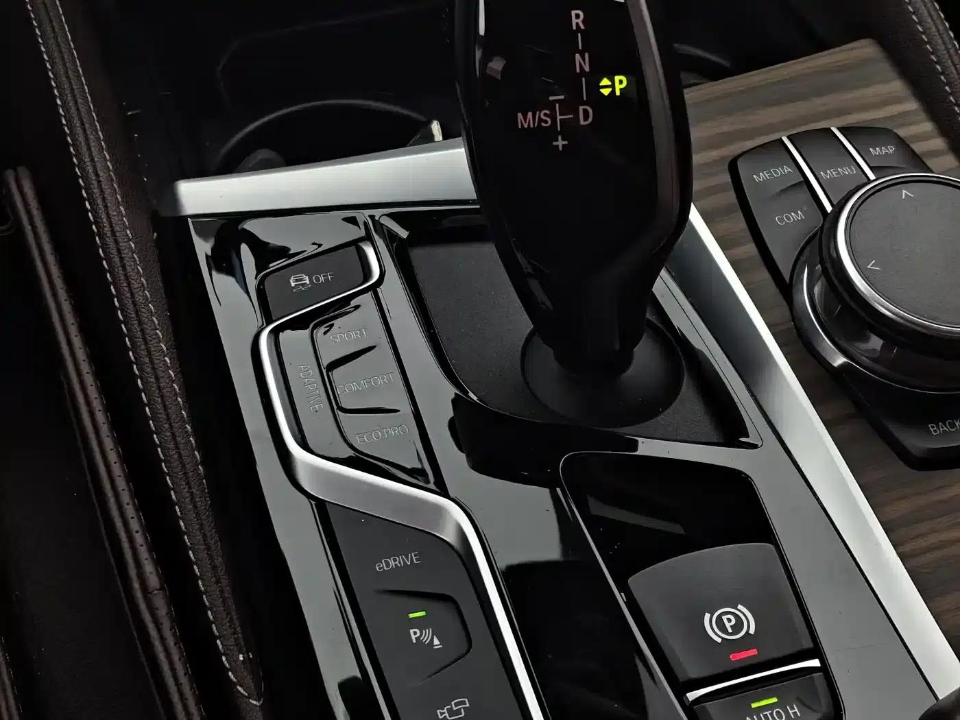 BMW 5 Series PHEV 2019 Facelift 530Le Luxury Package — миниатюра 7