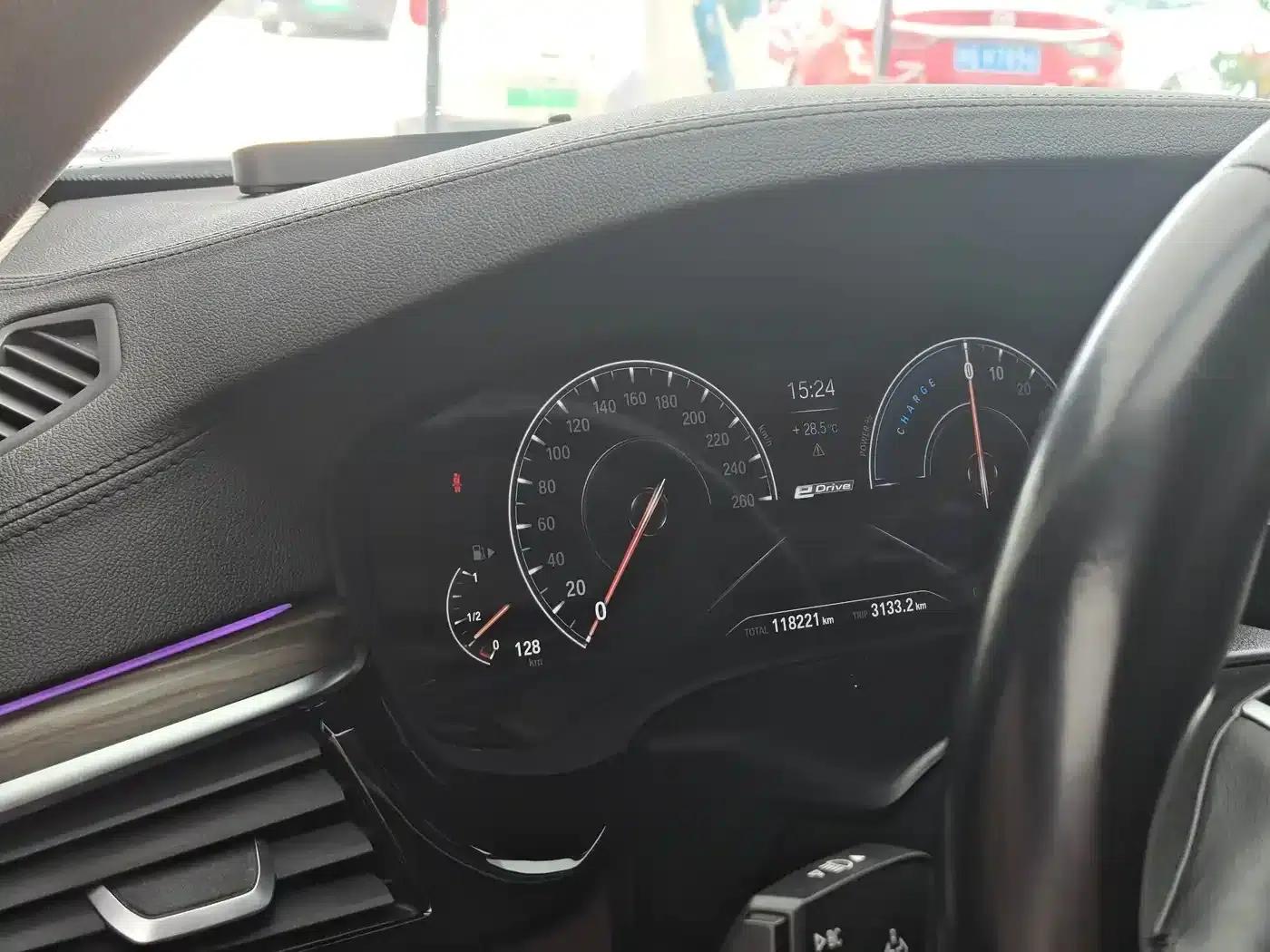 BMW 5 Series PHEV 2019 Facelift 530Le Luxury Package — миниатюра 9
