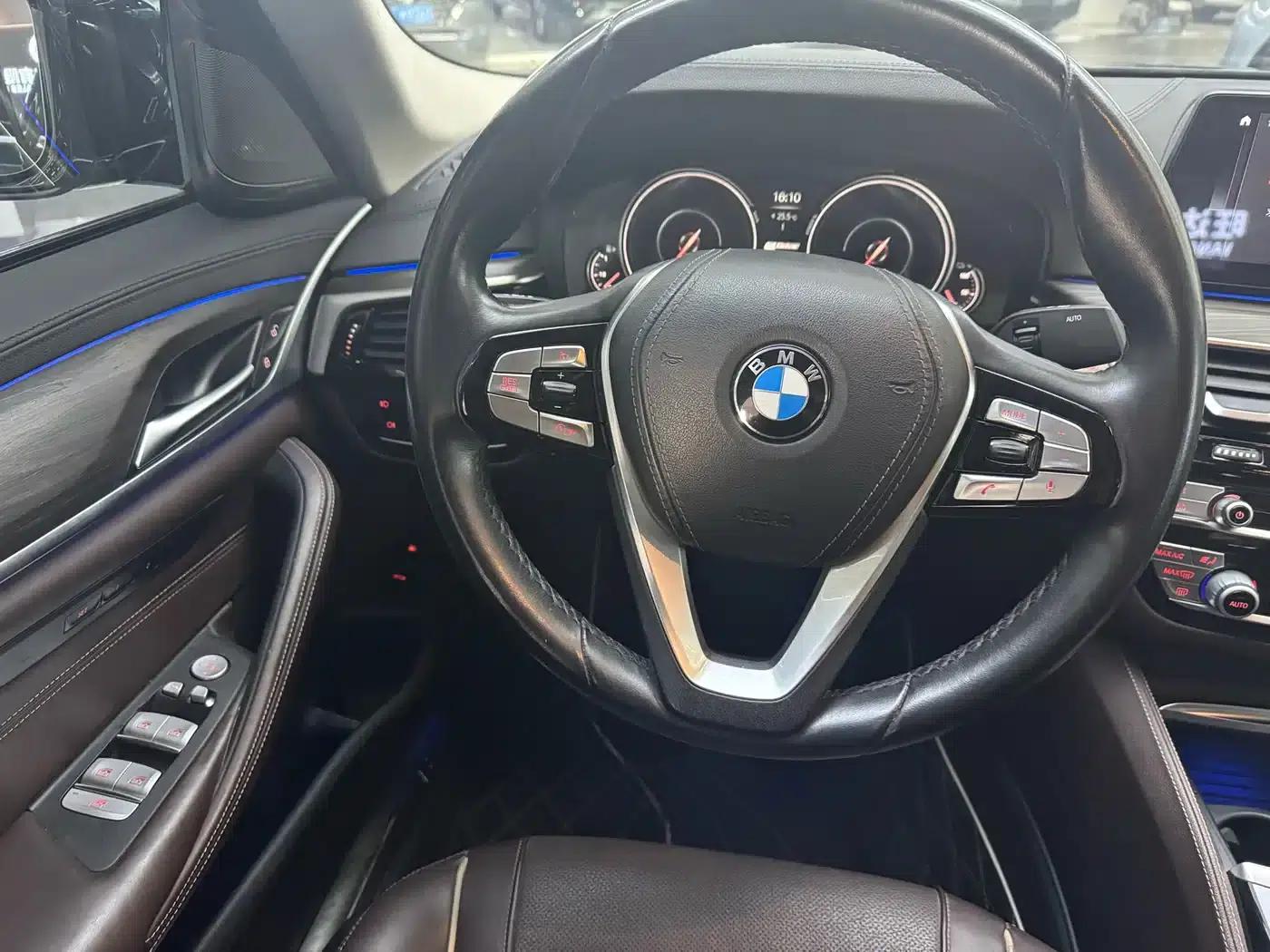 BMW 5 Series PHEV 2019 530Le Luxury Package — миниатюра 11