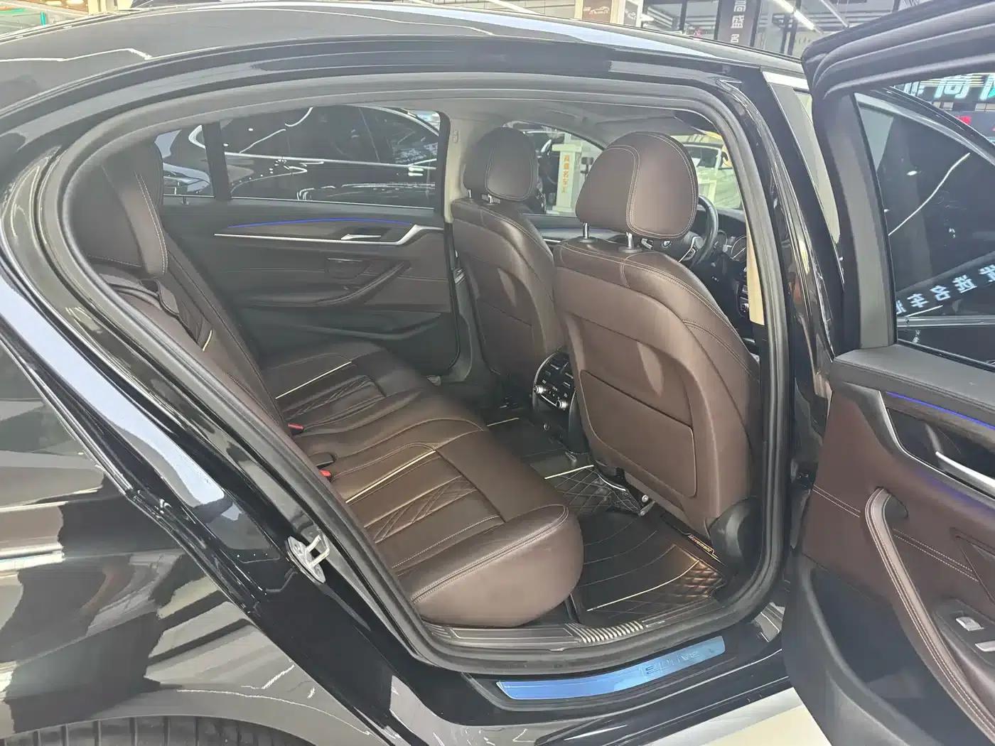 BMW 5 Series PHEV 2019 530Le Luxury Package — миниатюра 14