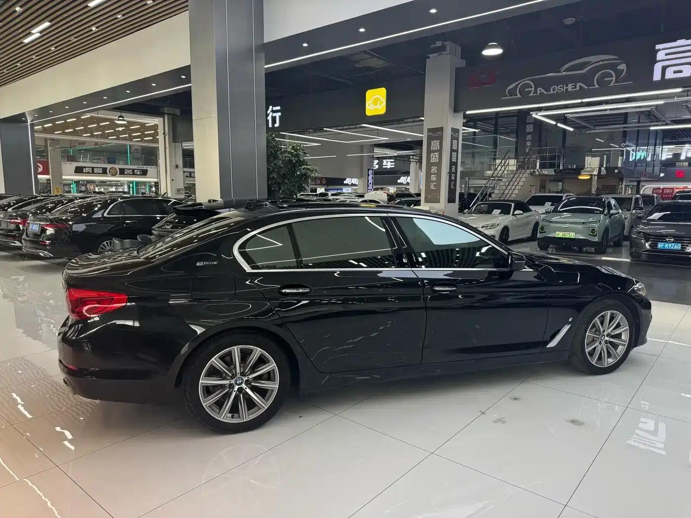 BMW 5 Series PHEV 2019 530Le Luxury Package — миниатюра 23