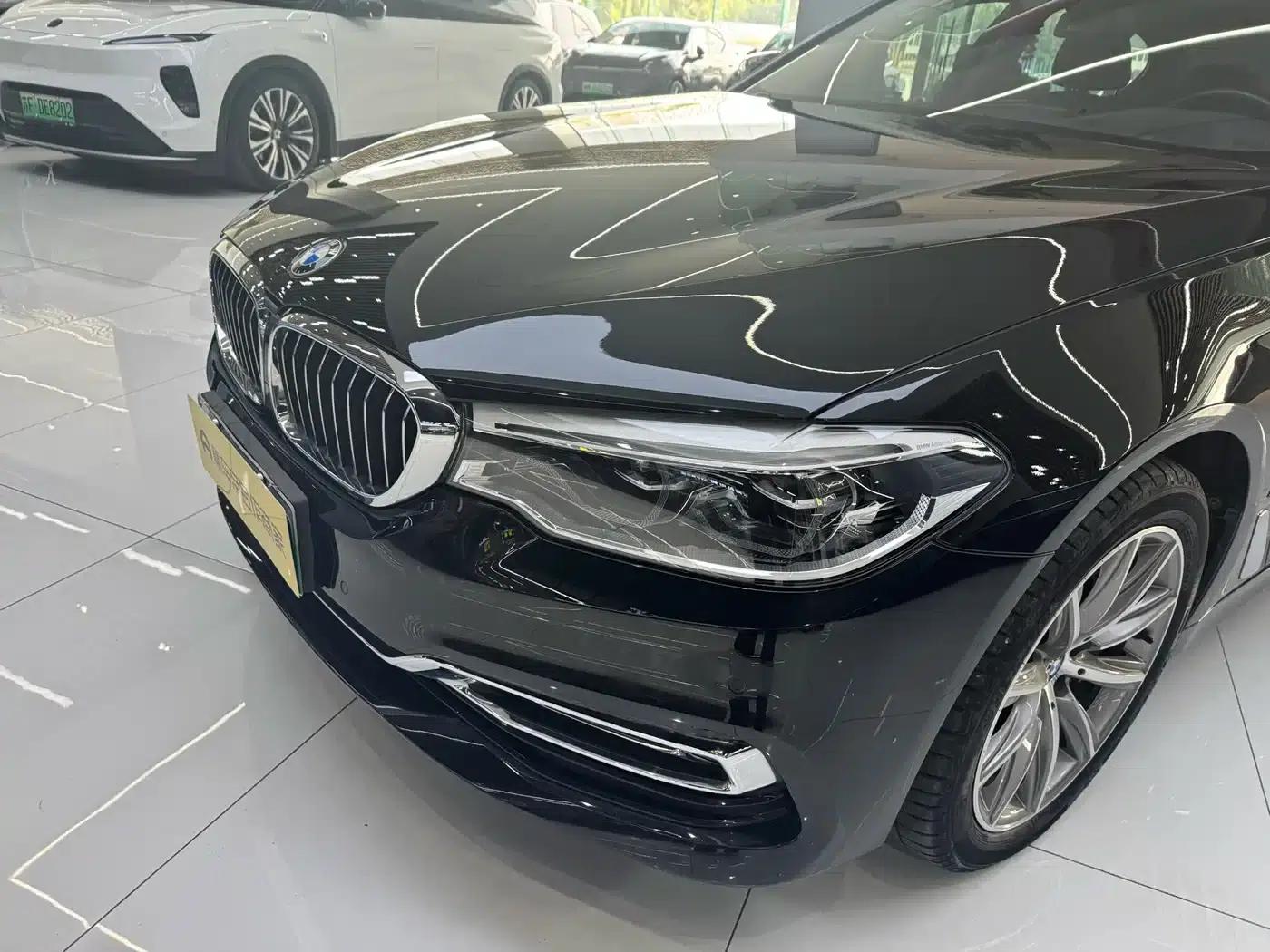 BMW 5 Series PHEV 2019 530Le Luxury Package — миниатюра 4