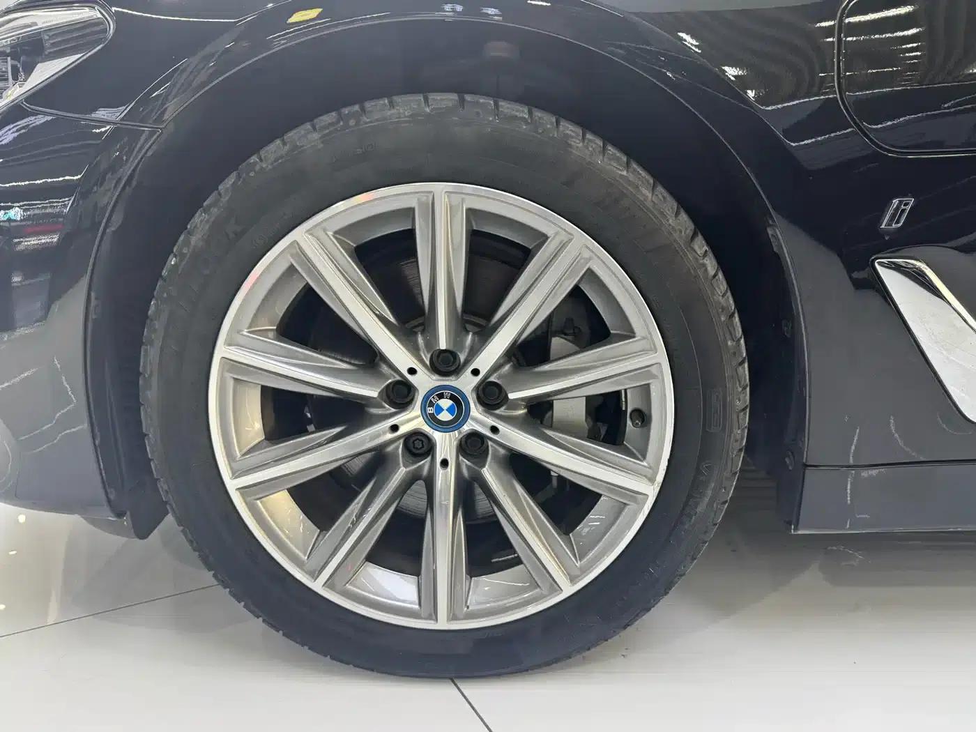 BMW 5 Series PHEV 2019 530Le Luxury Package — миниатюра 5