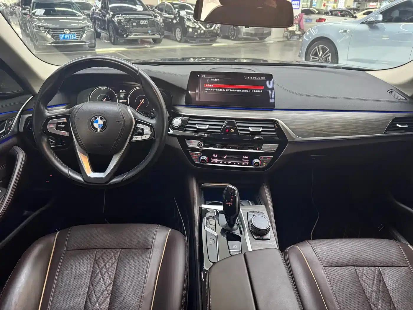 BMW 5 Series PHEV 2019 530Le Luxury Package — миниатюра 10