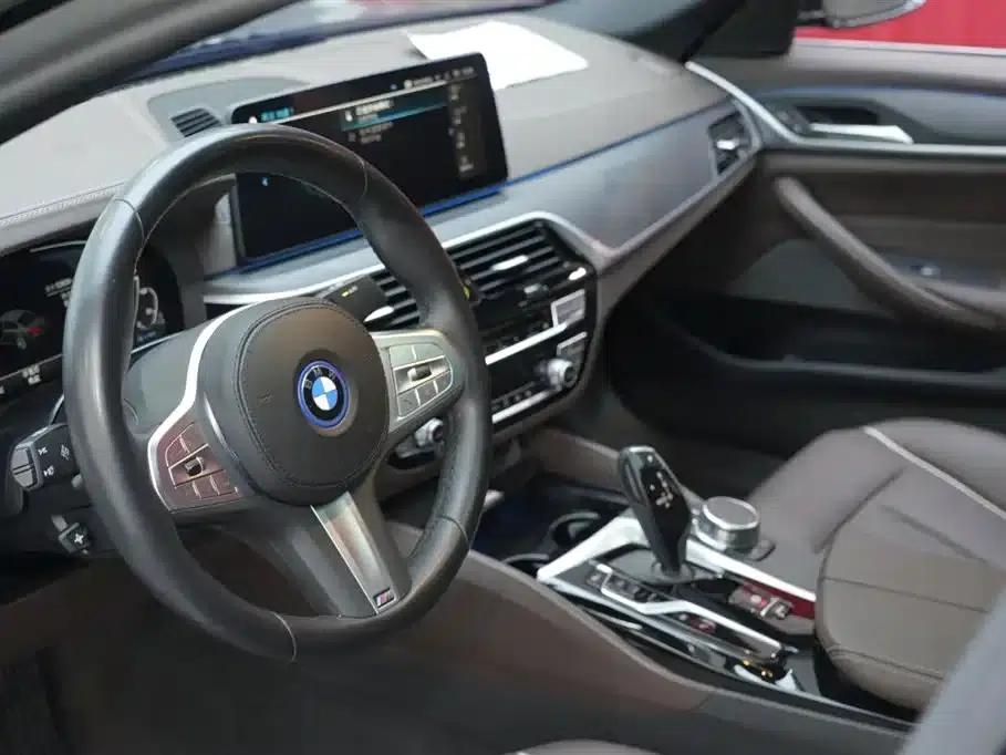 BMW 5 Series PHEV 2022 Facelift 535Le M Sport Package — миниатюра 13