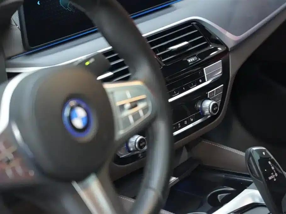 BMW 5 Series PHEV 2022 Facelift 535Le M Sport Package — миниатюра 16