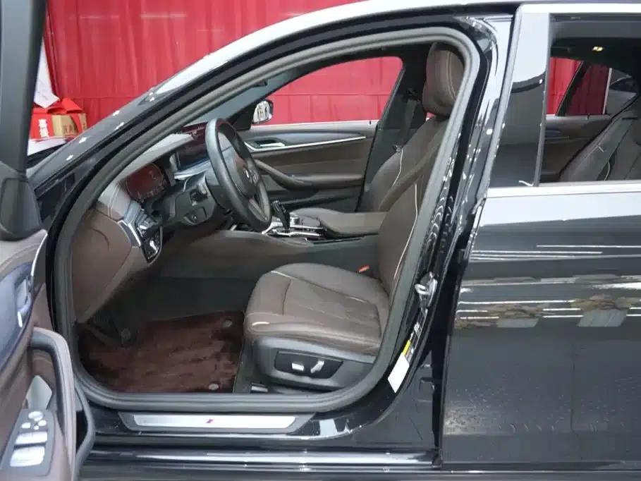 BMW 5 Series PHEV 2022 Facelift 535Le M Sport Package — миниатюра 17