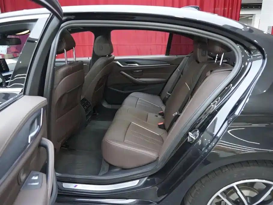 BMW 5 Series PHEV 2022 Facelift 535Le M Sport Package — миниатюра 18