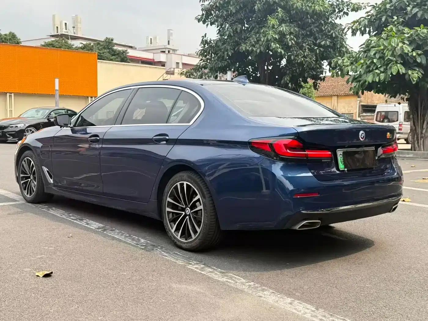 BMW 5 Series PHEV 2021 Facelift 535Le Luxury Package — миниатюра 18