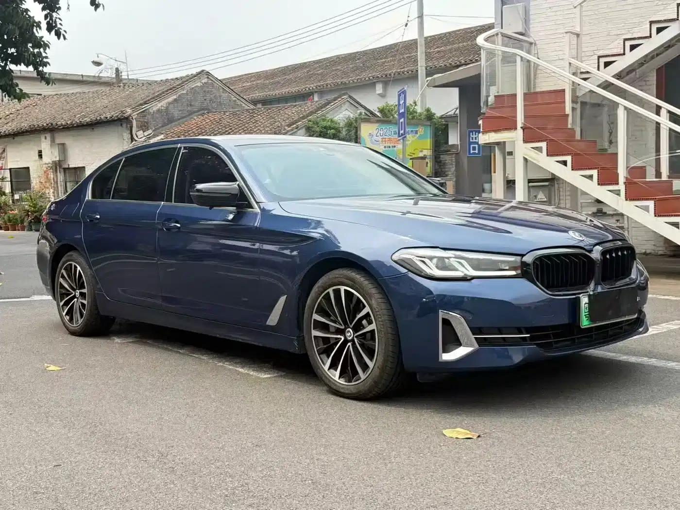 BMW 5 Series PHEV 2021 Facelift 535Le Luxury Package — миниатюра 3
