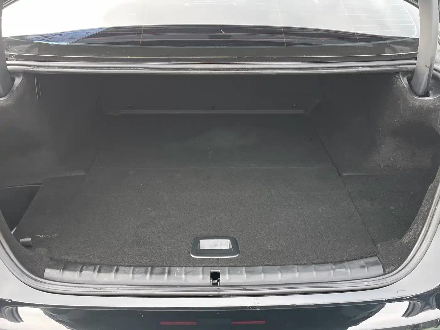 BMW 5 Series PHEV 2021 535Le Luxury Package — миниатюра 12