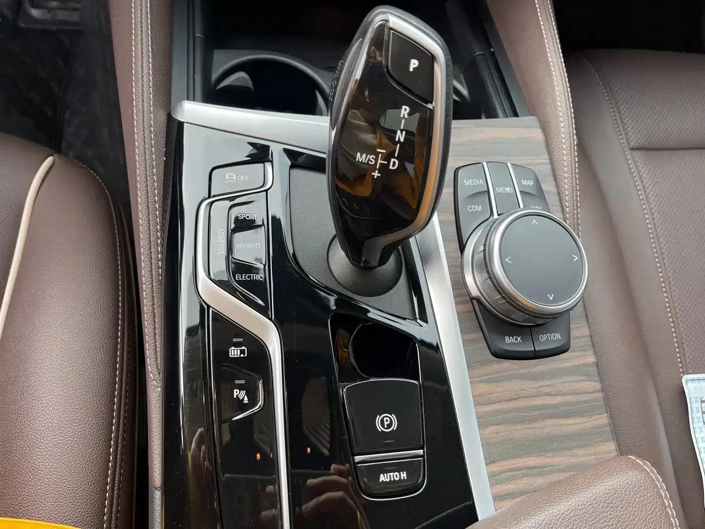 BMW 5 Series PHEV 2021 535Le Luxury Package — миниатюра 10