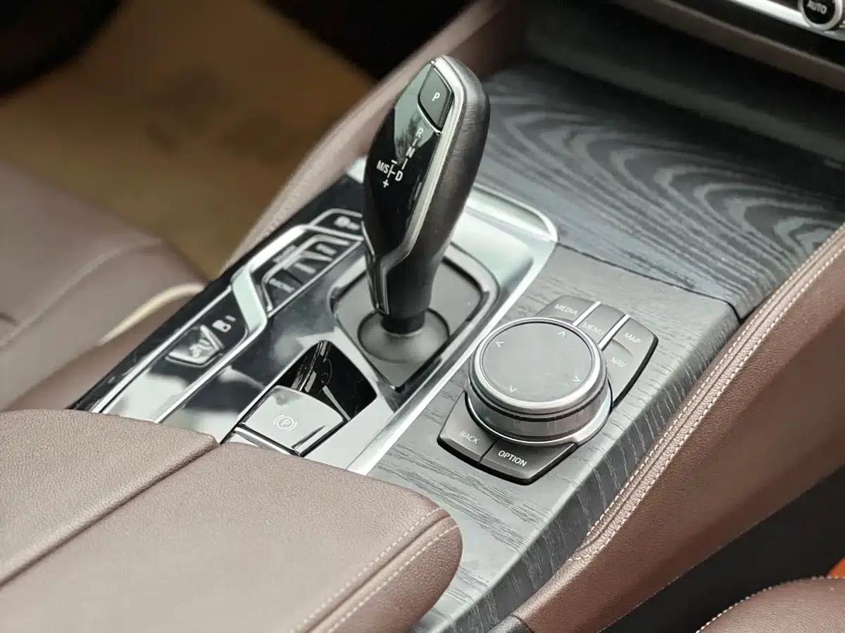BMW 5 Series PHEV 2021 535Le M Sport Package — миниатюра 16