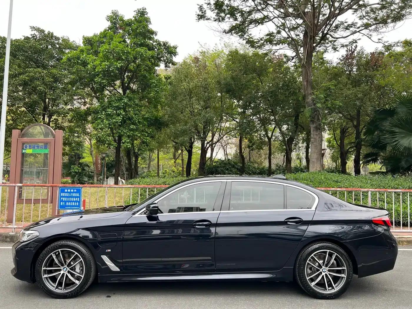 BMW 5 Series PHEV 2021 535Le M Sport Package — миниатюра 23