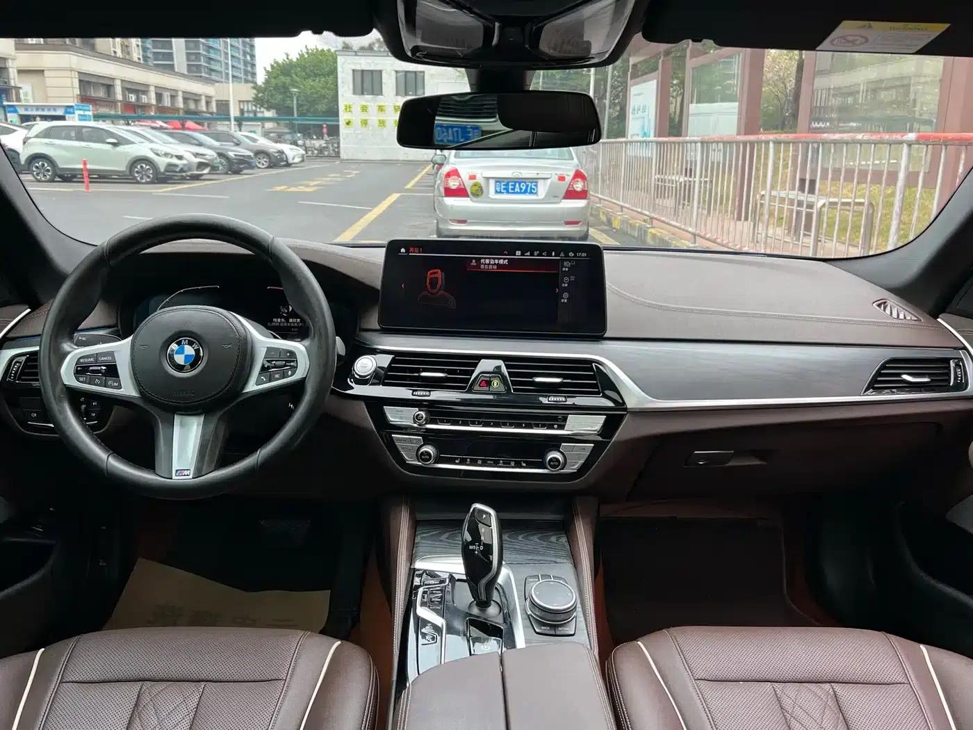 BMW 5 Series PHEV 2021 535Le M Sport Package — миниатюра 5