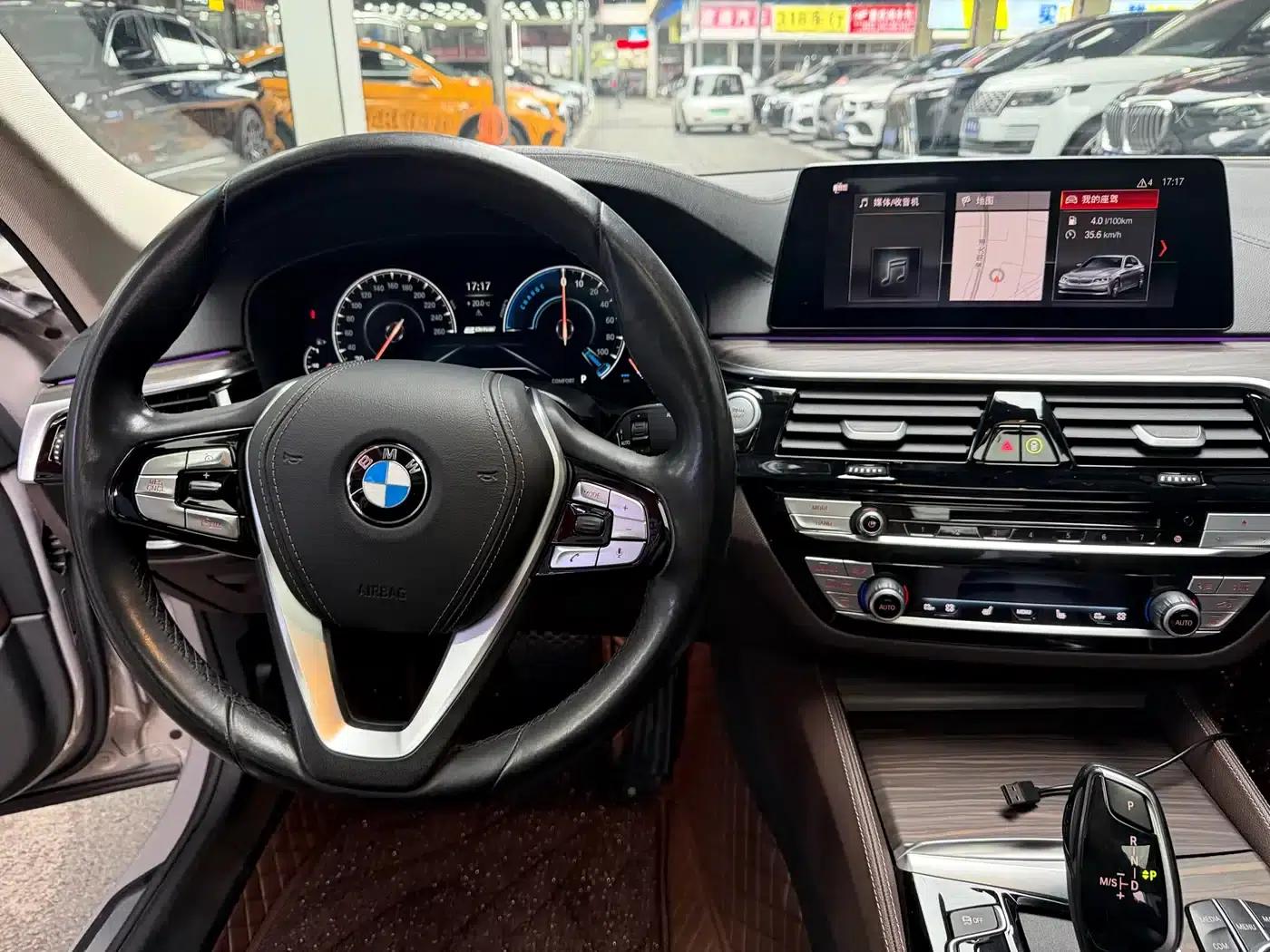 BMW 5 Series PHEV 2019 530Le Luxury Package — миниатюра 13